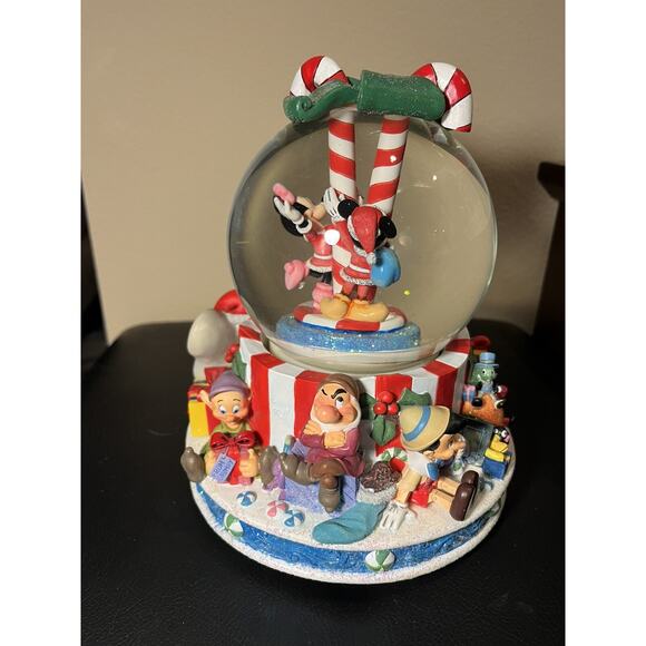 Rare - Disney Mickey & Minnie Musical Snow Globe Deck the Halls, preowned - Picture 1 of 5